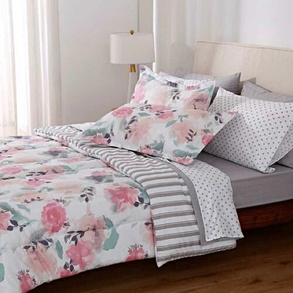 Berkshire Bedding Berkshire Reversible Twin 5 Piece Floral And